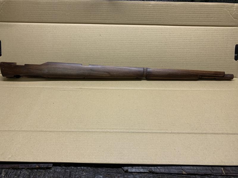 LEE ENFIELD SMLE N01 MK3 FOREND.COPY OF ORIGINAL. MAY NEED SOME WORK FOR FINAL FITTING. RECOMMEND WORK BY PROFESSIONAL FOR FINAL FITTING AND BEDDING ON LIVE RIFLE TO GET BEST RESULTS.